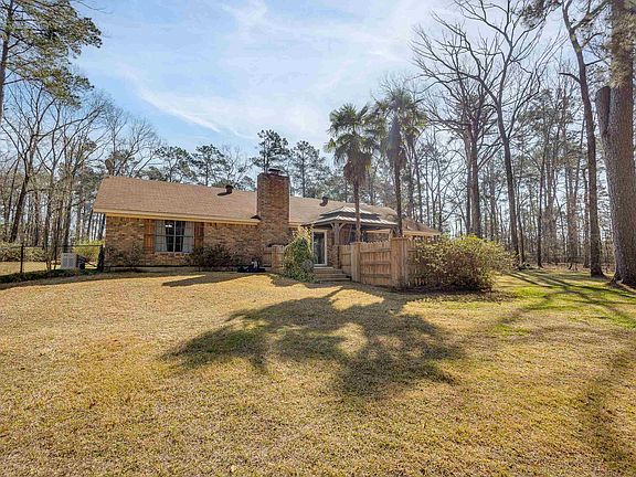 3rd image of 233 Twin Oaks Dr