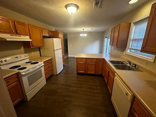 3 bed, 1350 sqft, $1,850 — Photo 4
