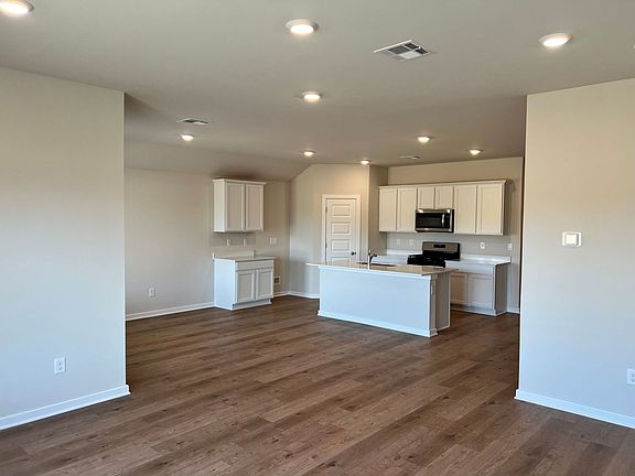 5th image of 2909 Firefly Dr