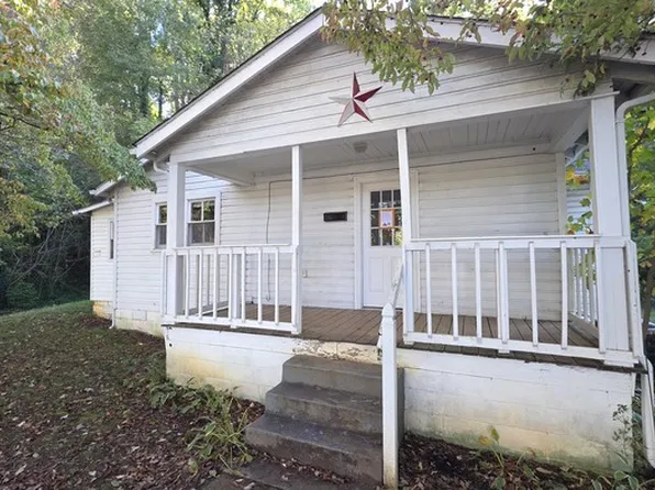 140 Neth Dr, Johnson City, TN 37601