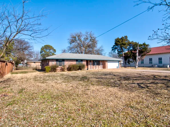 305 Gene Autry Dr, Tioga, TX 76271