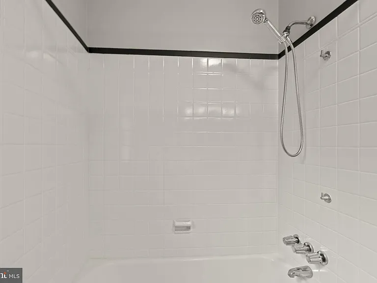 819 Mercer St — Photo 21