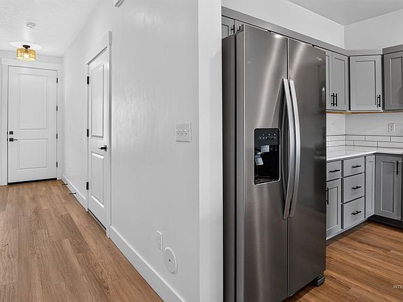 4th image of 127 N Trifecta Ln