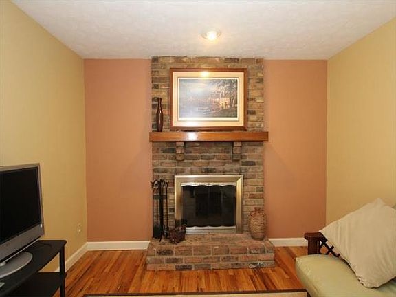 4th image of 8219 Maywood Dr