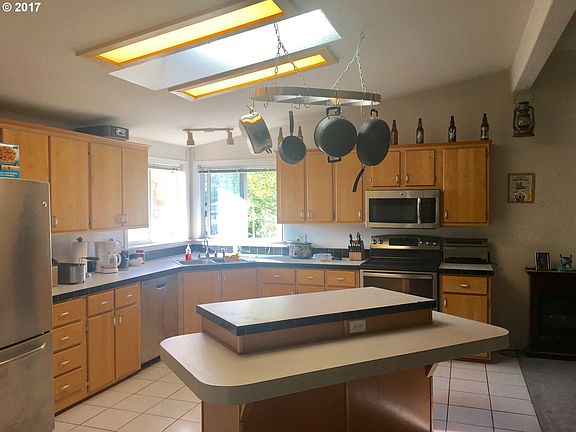 2nd image of 770 Floral Ct