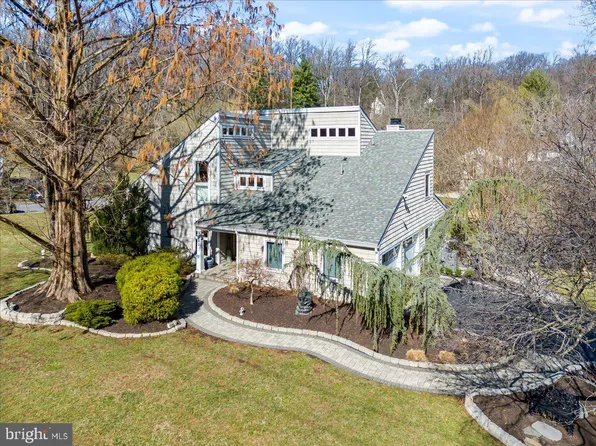 745 Hollow Rd, Wayne, PA 19087