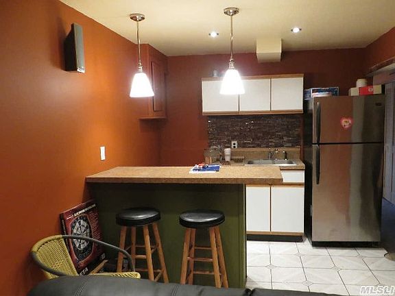 3rd image of 21725 Hempstead Ave
