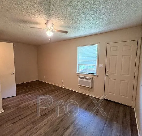 926 N Goetz Blvd #11 — Photo 6