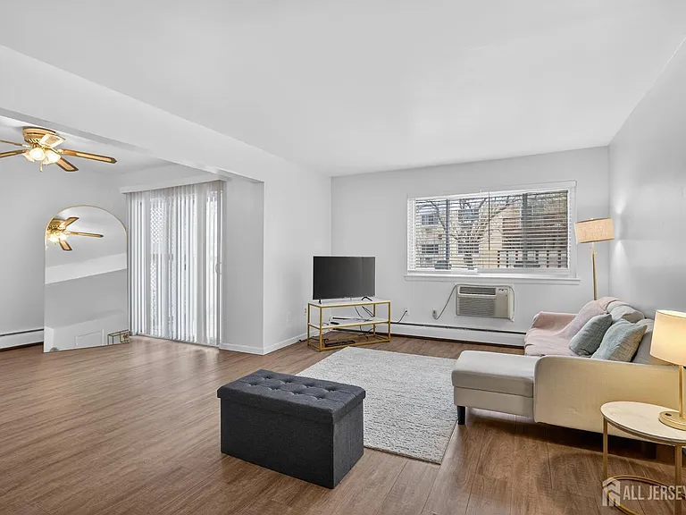 22 Lake Ave #5A — Photo 4