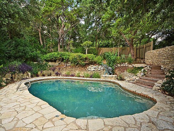 3rd image of 1419 Redbud Trl