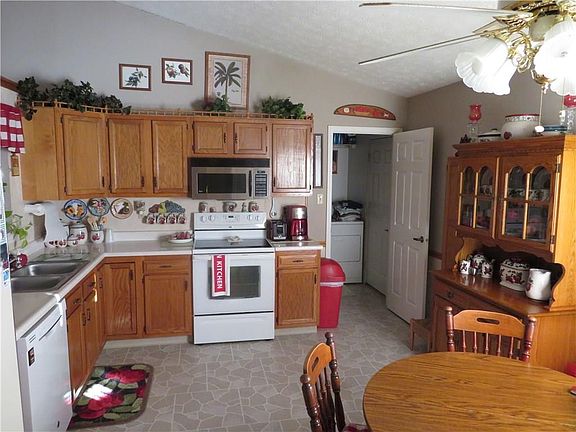3rd image of 1638 Park Hurst Dr