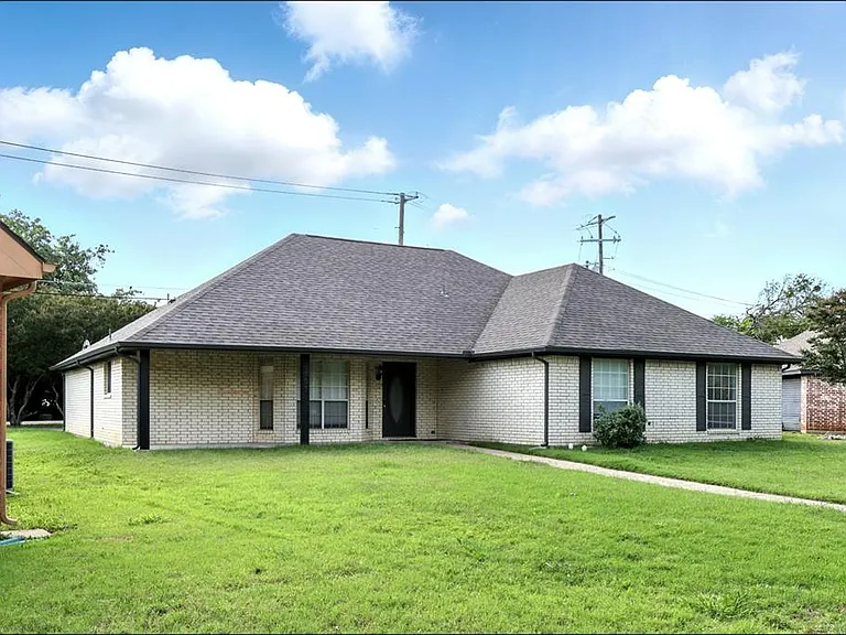 1507 River Hill Dr — Photo 1
