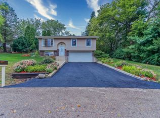 6011 Bur Ln, Crystal Lake, IL 60014