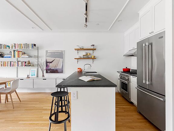 3rd image of 581 Putnam Ave #4