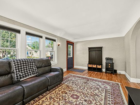 5th image of 934 7th Ave SE