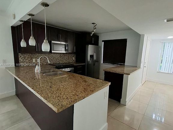 3rd image of 320 Racquet Club Rd APT 104