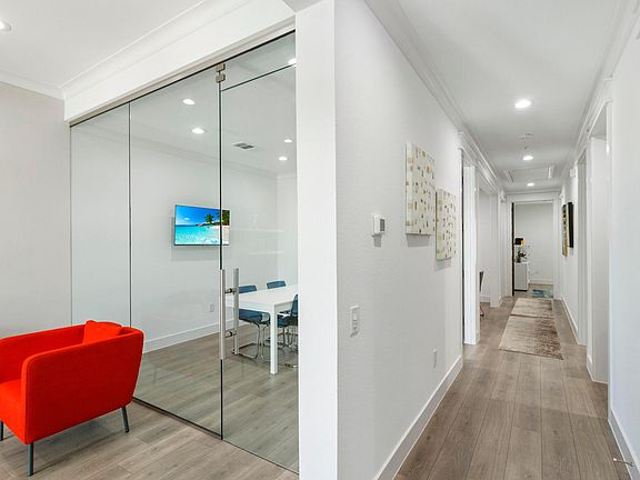 4th image of 2681 Macarthur Blvd Suite 202