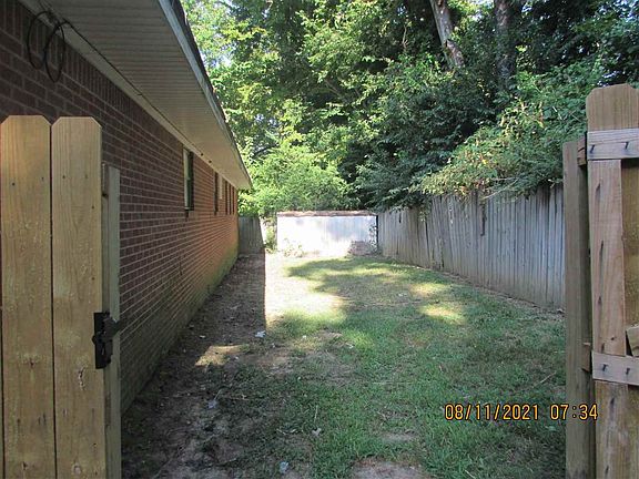 3rd image of 1832 Johnson St