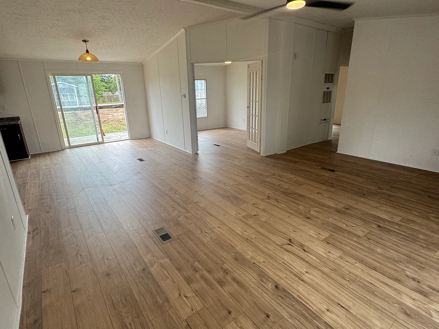 3 bed, $1,395 — Photo 2