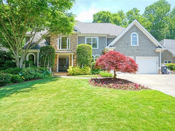 2nd image of 958 Glenverness Dr