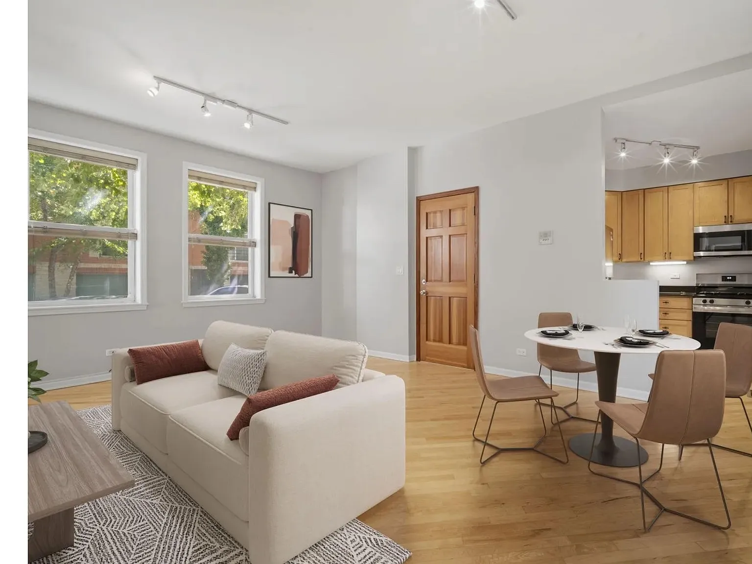 2 bed, 700 sqft, $2,850 — Photo 3