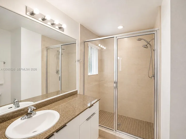 324 NE 3rd St #C — Photo 10