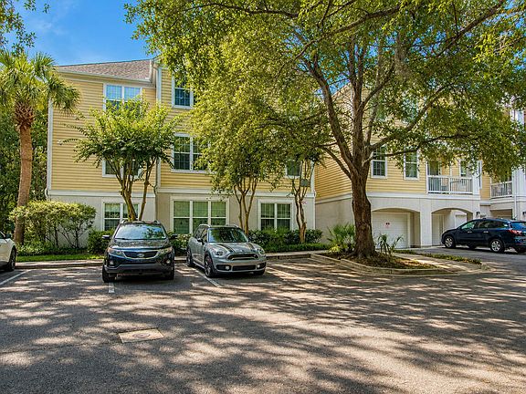 3rd image of 60 Fenwick Hall Allee Aly #217