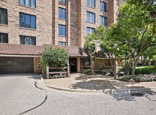 3860 Mission Hills Rd APT 109, Northbrook, IL 60062