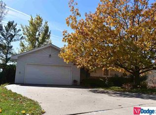15225 Douglas Cir, Omaha, NE 68154