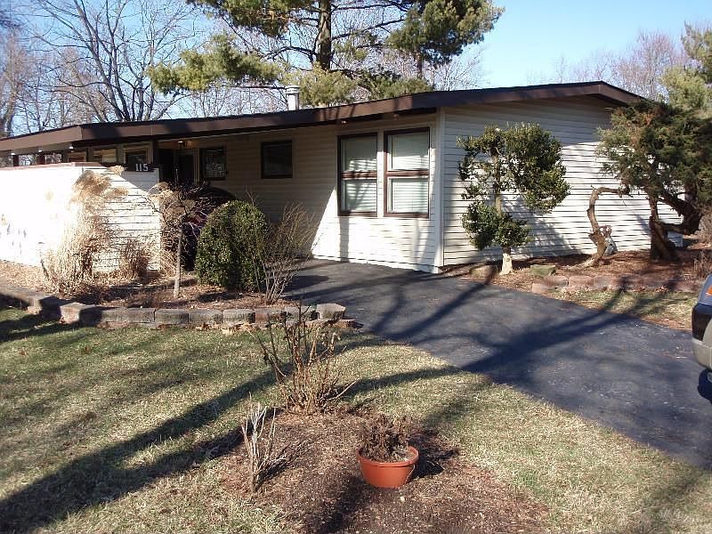 1st image of 115 Douglas Dr