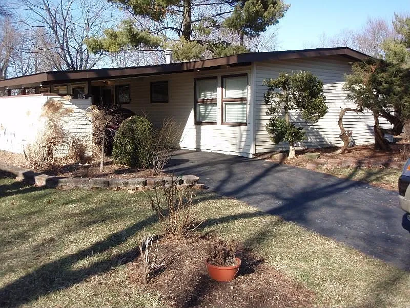 115 Douglas Dr photo 1