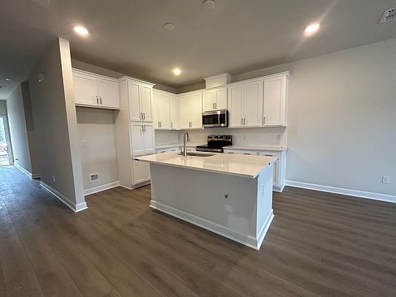 5th image of 5055 Blackberry Ln