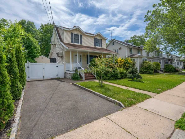256 Fycke Ln, Teaneck, NJ 07666