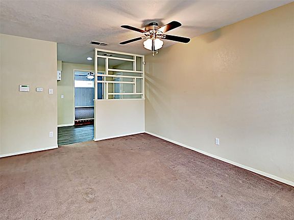 3rd image of 913 Milam Dr
