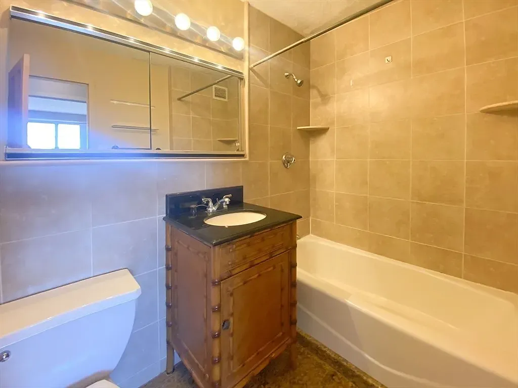 Studio, 605 sqft, $3,175 — Photo 4