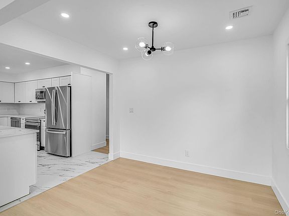 3rd image of 2386 New York Ave Floor 1