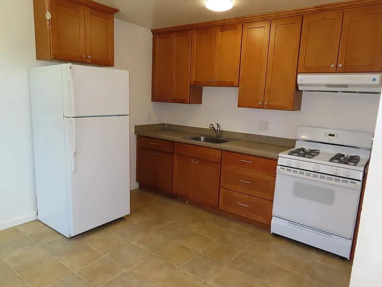 107 E G St — Photo 5