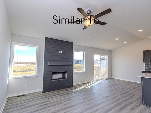 3rd image of 610 NE Meadow Landing Dr