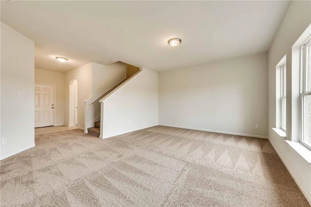 3 bed, 2050 sqft, $2,050 — Photo 2
