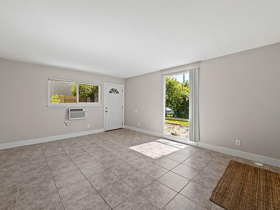 3rd image of 1305 Edmonton Ave APT 1