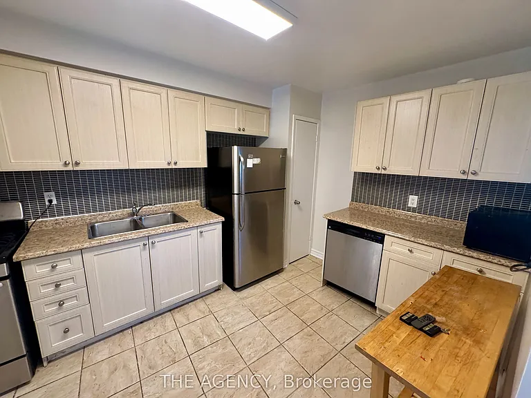 2720 Windjammer Rd — Photo 6