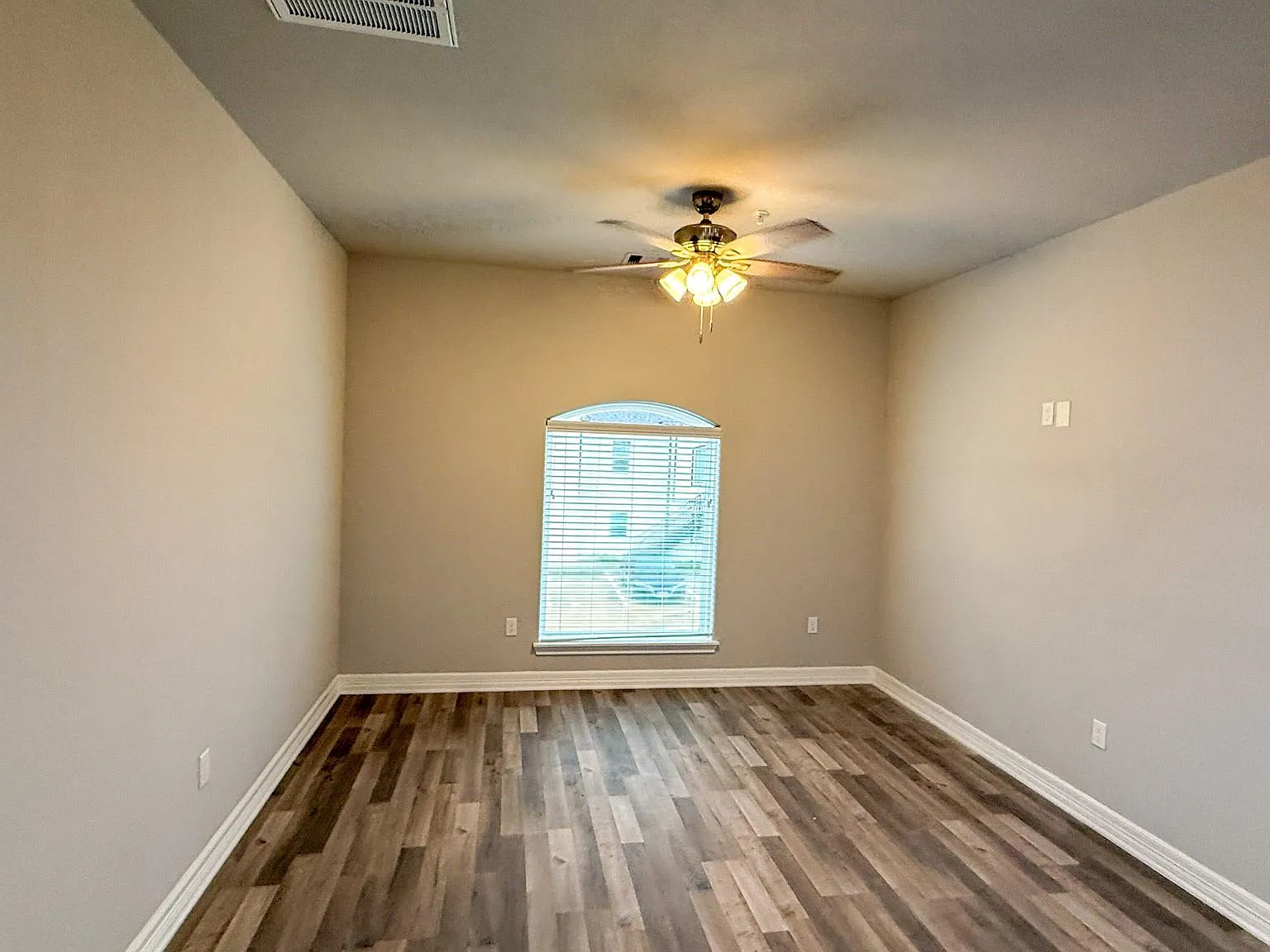 2 bed, 2.0 bath, 5160 sqft, $1,445 — Photo 3