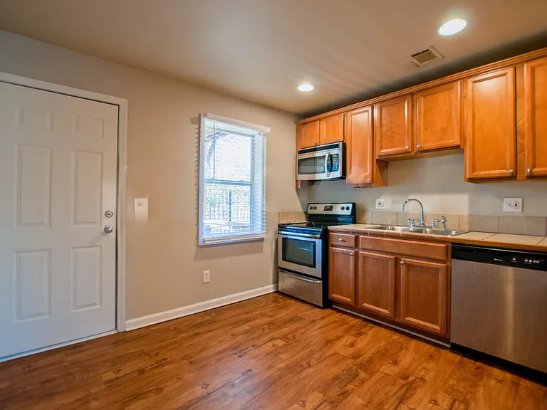 2145 Bolton RD NW — Photo 11