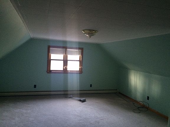 3rd image of 95 Woodridge Dr.