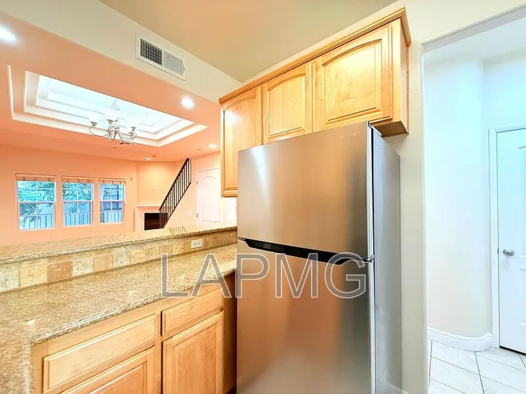 12217 Moorpark St #9 — Photo 9