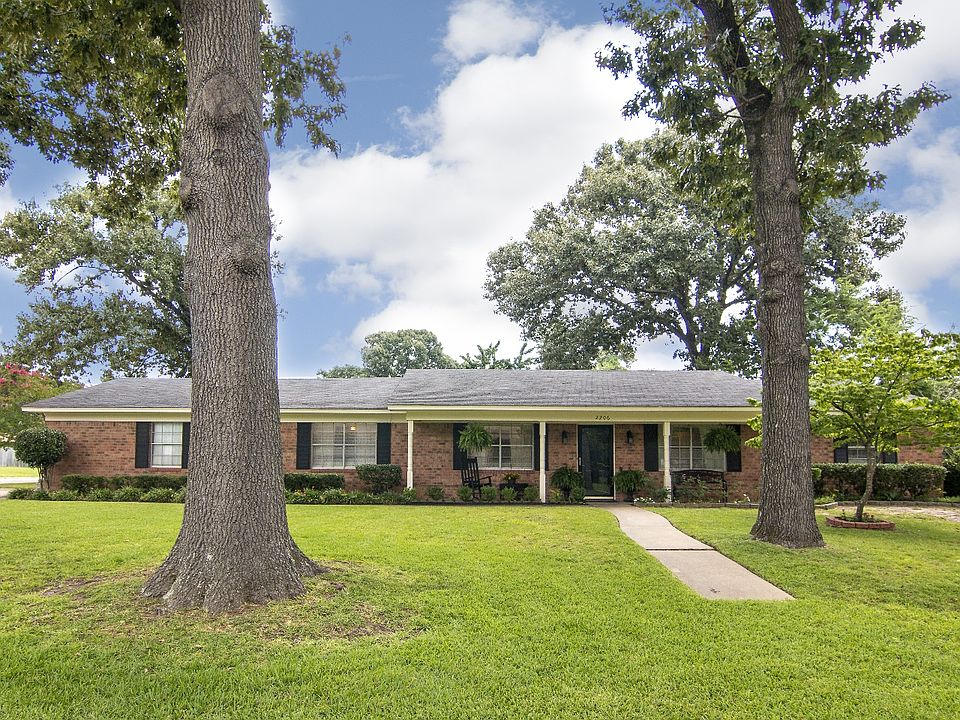 1st image of 2206 Buccaneer Dr