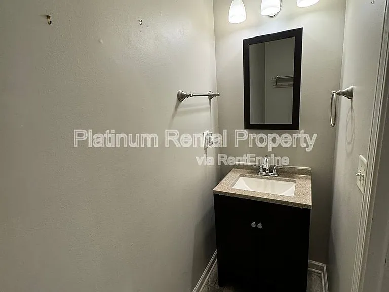 1823 Broadway St — Photo 13