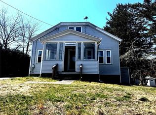 91 Church St, Bradford, RI 02808
