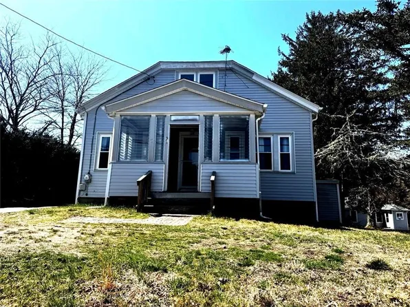 91 Church St, Bradford, RI 02808