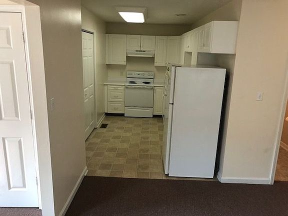 3rd image of 418-420 Westbridge Dr